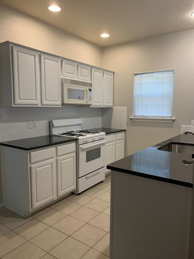 Photo - 2206 Pennsylvania Ave Unit B