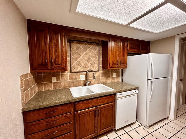 Photo - 11902 Shady Trail Ln