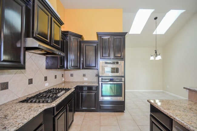 Building Photo - 6411 Edinburgh Ct