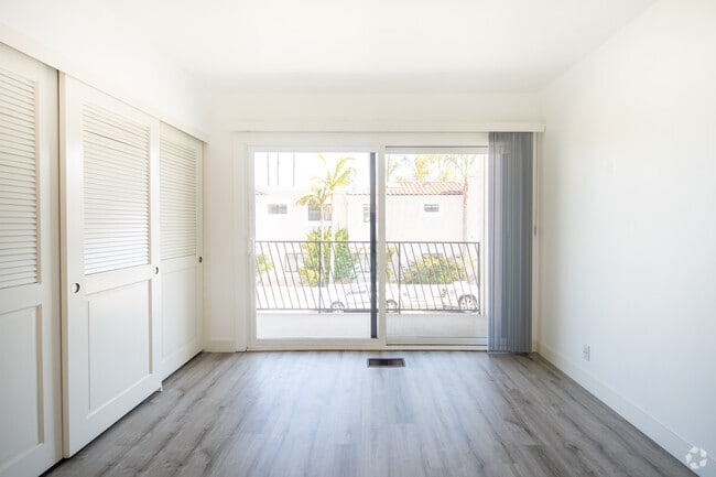 2BR, 1BA - 986 SQ.FT.