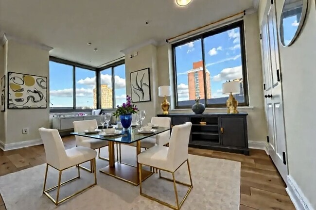 Photo - 400 E 90th St