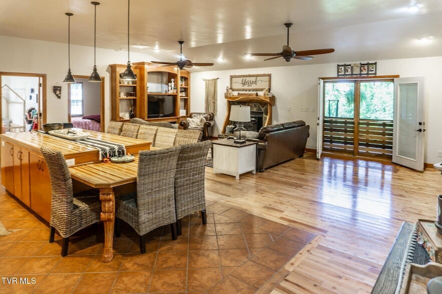 Photo - 424 Roaring Creek Rd