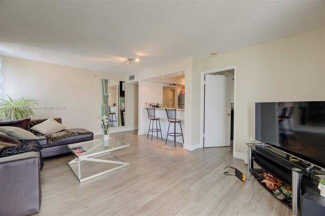 Building Photo - 800 N Miami Ave Unit E-1708 Rental