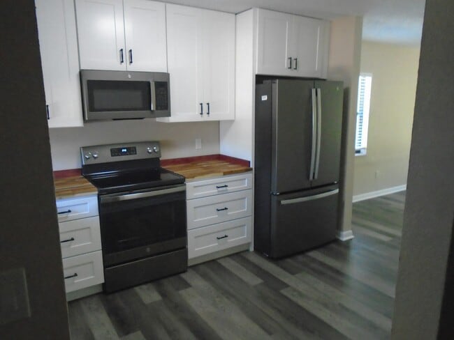 733 Laurel Bay Cir