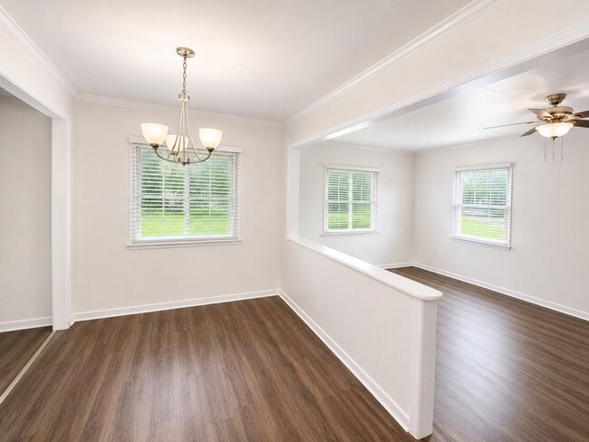 Photo - 213 Oak Park Dr