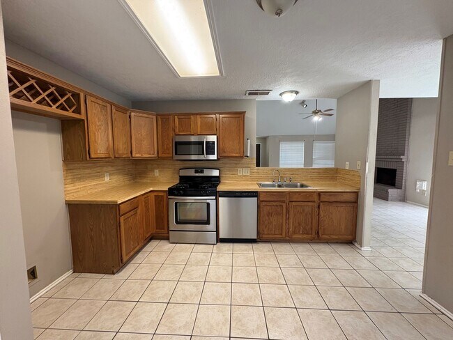 Photo - 16307 Leamington Ln