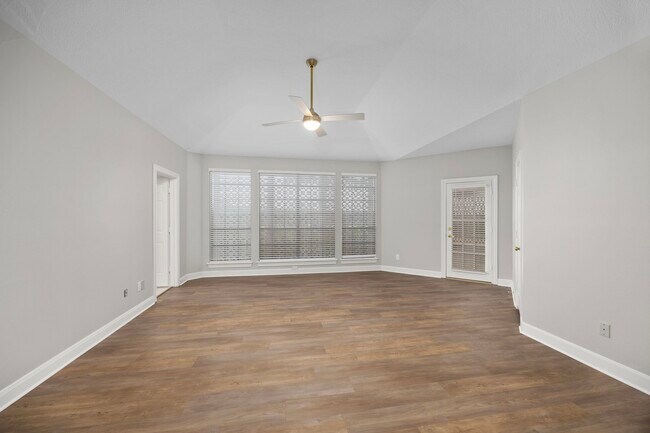 Building Photo - 4747 Lake Village Dr