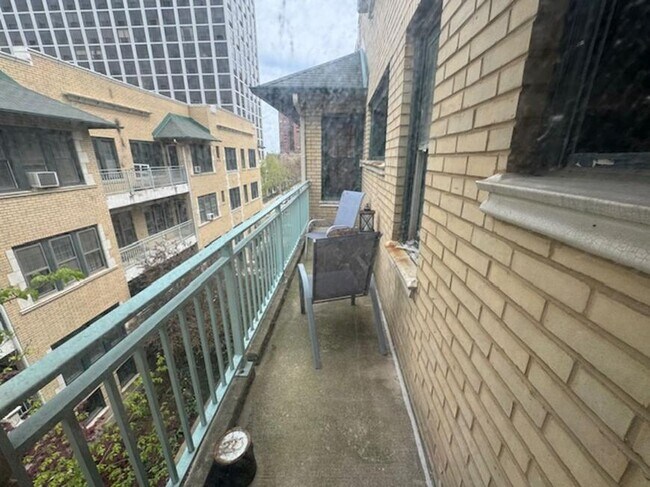 Photo - 1 bedroom in Chicago IL 60613 Unit 1231