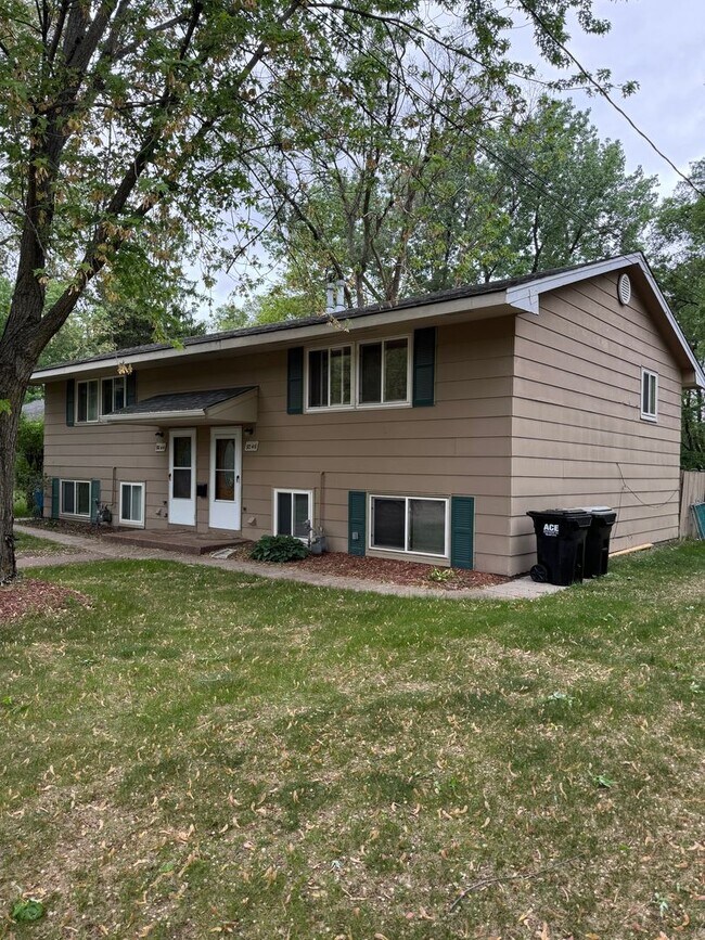 2 Bed 1.5 Bath, Yard and shed, 2 Off stree... - 2 Bed 1.5 Bath, Yard and shed, 2 Off stree... Townhome