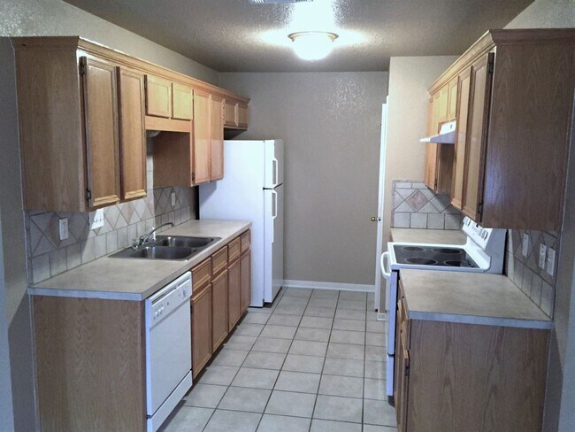 Photo - 2 Bedroom | 2 Bath Duplex Off Clear Creek – Killeen, TX