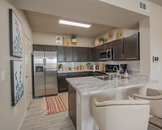 97 North Oak Apartments Kansas City, MO