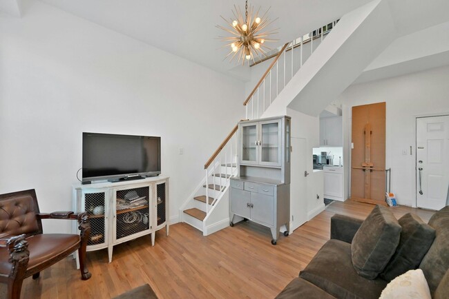 Photo - 1015 Grand St Unit 5D