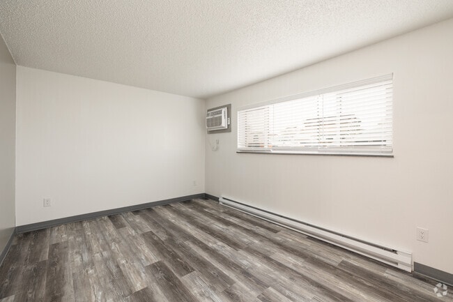 1BR, 1BA - 650SF - Living Room - Briarwood Apartments