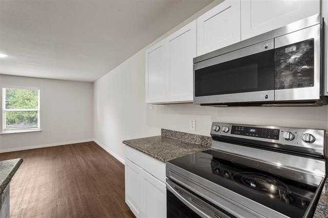 Photo - 2208 Sayle St