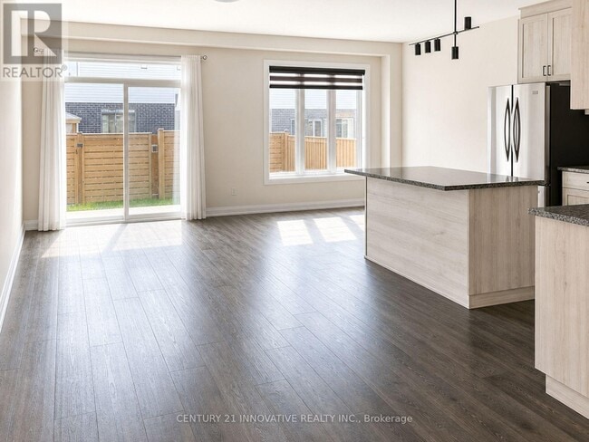 Photo - 209 Sedgewood St