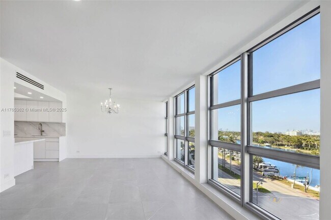 Photo - 5065 Collins Ave