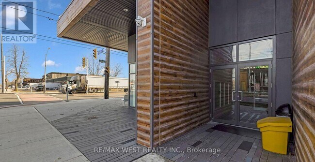 Photo - 408 Browns Line Unit 201