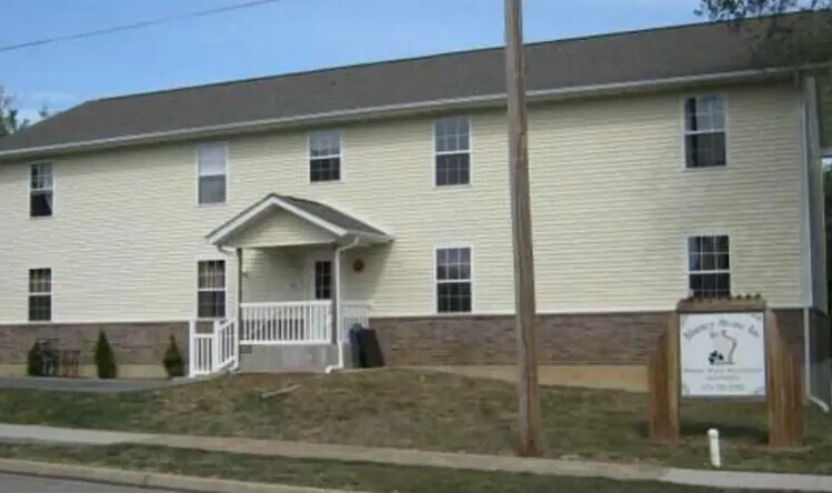 Blarney Stone Apartments - Blarney Stone Apartments
