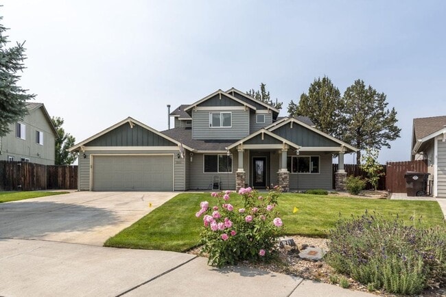 Building Photo - Gorgeous home at end of cul-de-sac with RV parking and views