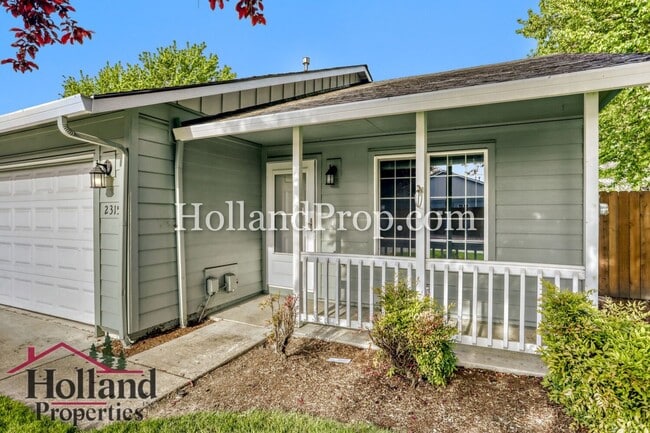 Photo - Lovely 2 bedroom unit with private fenced yard!