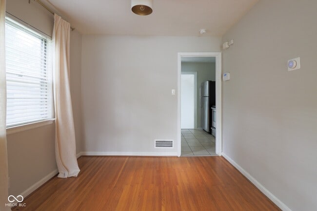 Photo - 5608 Indianola Ave