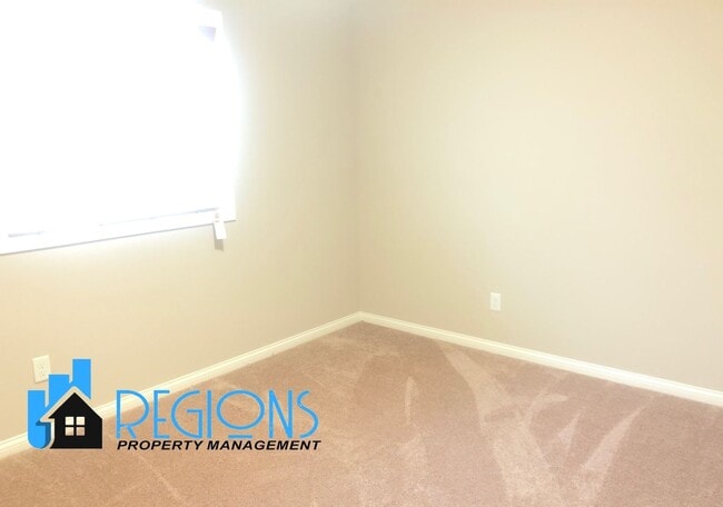 Photo - Beautiful 5BR 3.5 bathroom house in North East Normal. Large fenced in back yard.