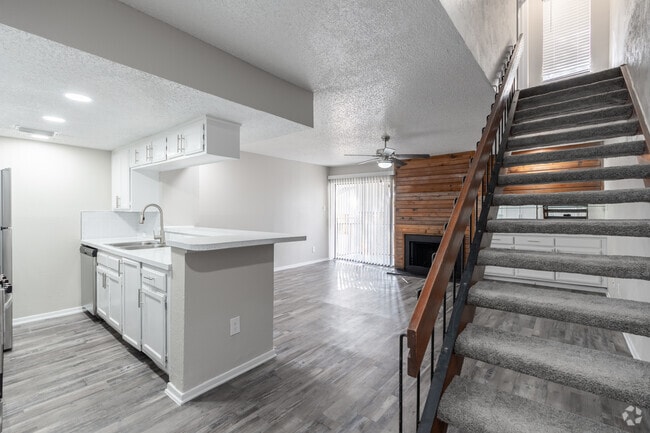 2BR, 2BA - 1,070SF - Living Room