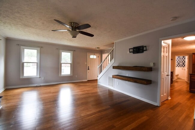 Photo - Coming Soon!! 3 Bedroom 2.5 Bathroom : Dogs Okay