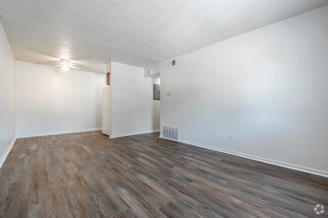 1BR, 1BA - Living Room - Parkridge Pointe