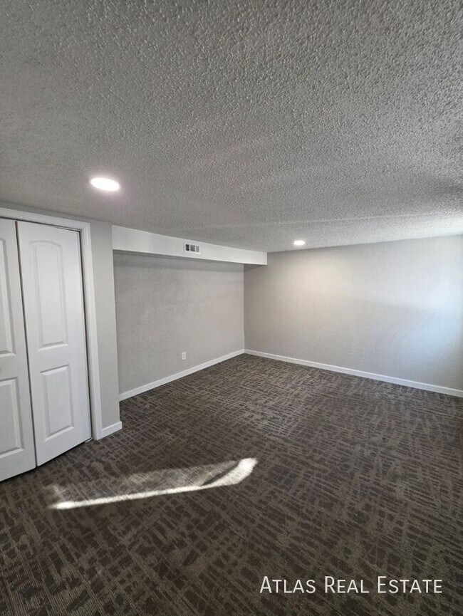 Photo - 2841 N 64 St