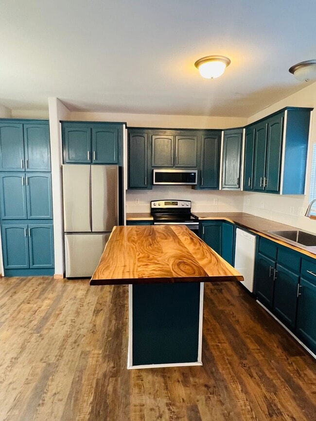 Photo - Charming Townhome, Prime Location, Cozy Living