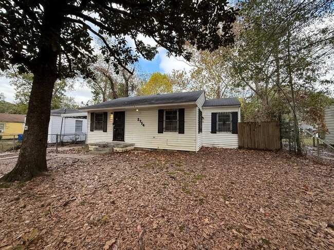 Building Photo - 2754 Lakehurst Ave