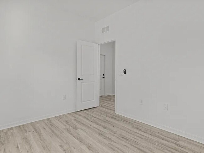 Photo - 1141 Edgerton Ave