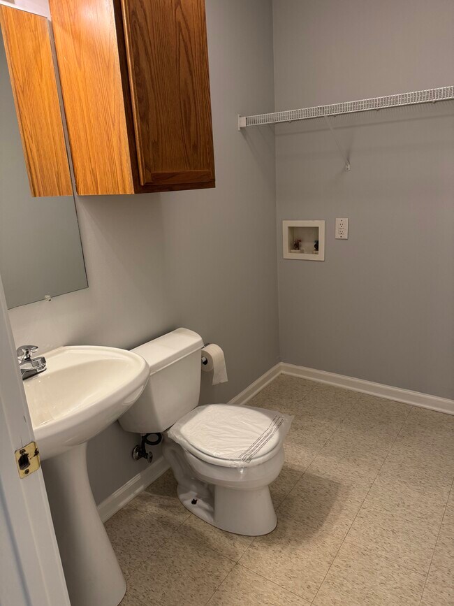 1/2 Bathroom - 320 Chilhowee School Rd Unit 3