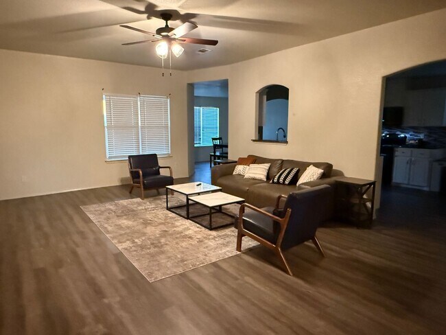 Photo - 5 Bedroom, 2.5 bath in Killeen