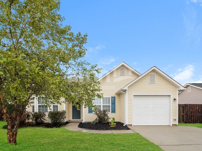 Building Photo - 1426 Spring Pine Ct NE