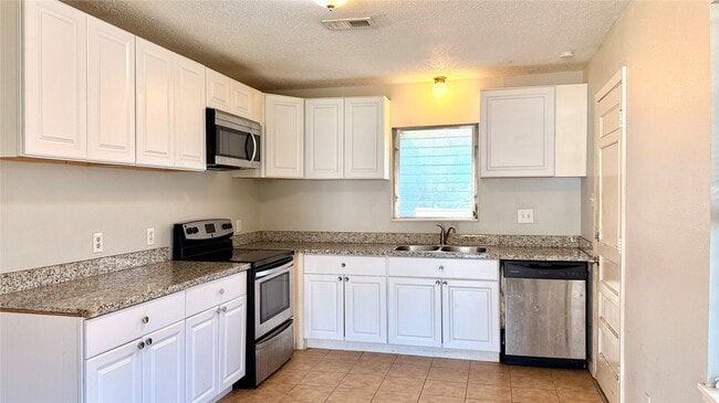 Photo - 10502 Ambursen St