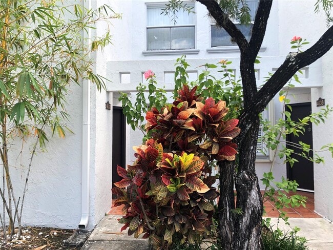 Building Photo - 4637 NW 97th Ct Unit 8