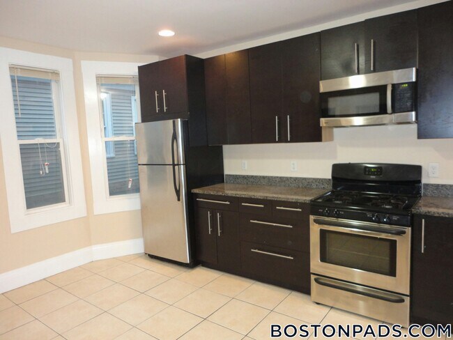 Photo - 3147-3149 Washington St. Unit 2