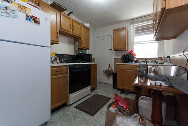 Photo - NO FEE!!  GREAT DEAL!!!!  2 BED ALONG THE B-LINE AVAILABLE JUNE 1ST!
