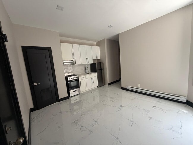 Building Photo - 63 Lincoln St Unit 103