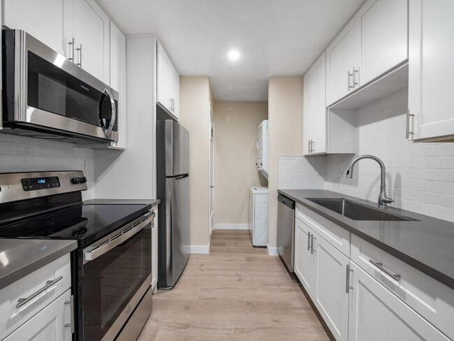 Building Photo - Sunset Cliffs Apartments