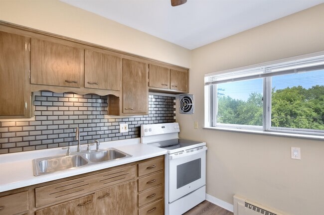 Photo - 5317 Old Middleton Rd Unidad A