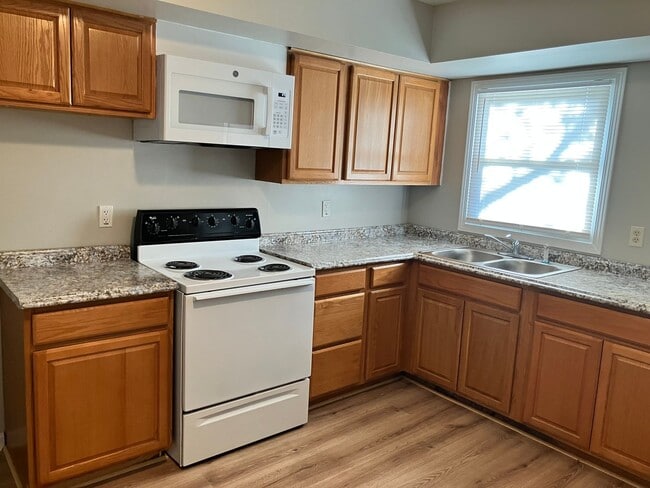 Photo - 170/172 Delmont Dr Unit 172