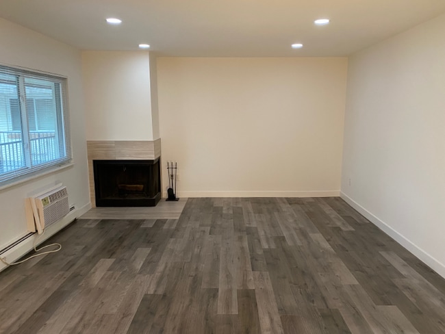 Photo - 2225 S Jasmine St Unit 302