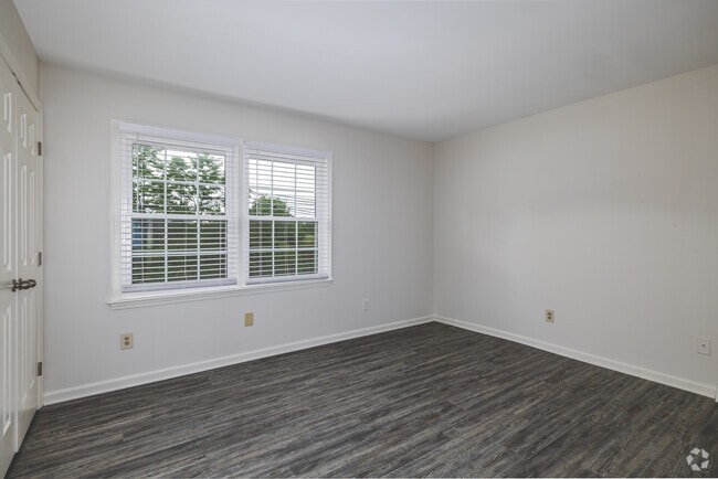 2BR, 2BA - 1,100SF - Primary Bedroom