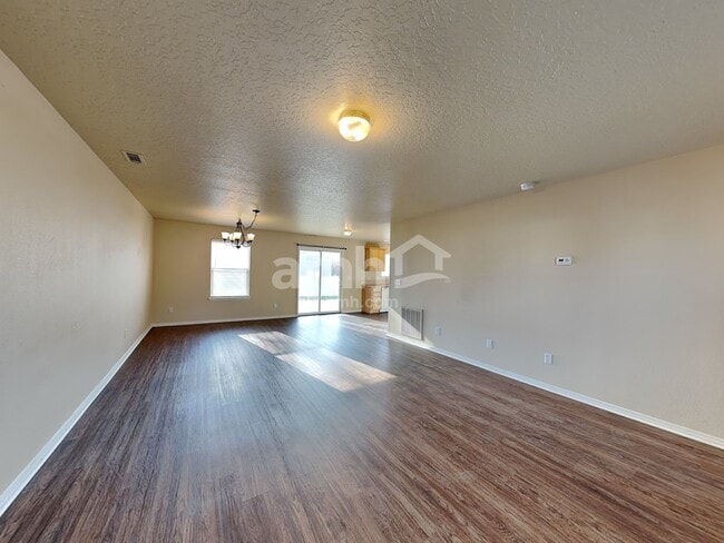 Photo - 195 E Poplin St