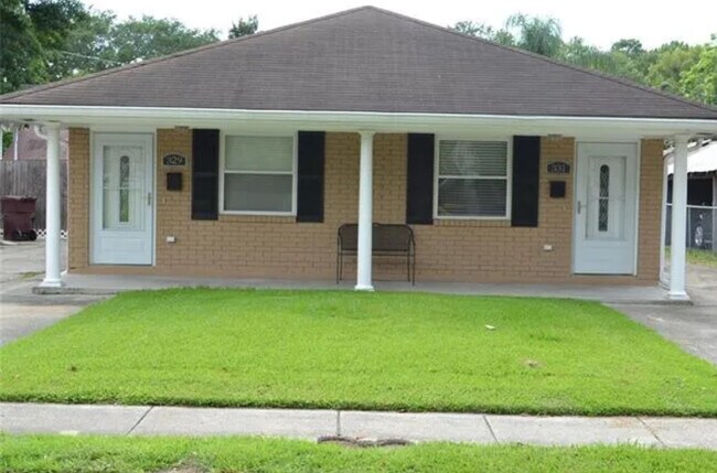 Front of house - 331 Clay St Apartment Unit 331 Clay