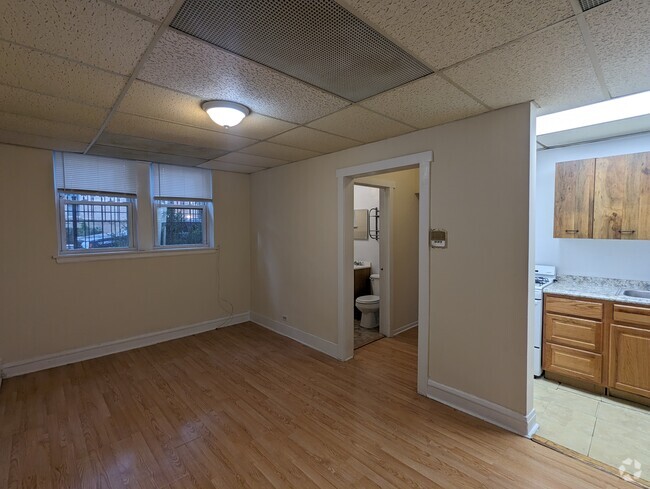 Building Photo - 2830 N Burling Unit 2827-03 Rental