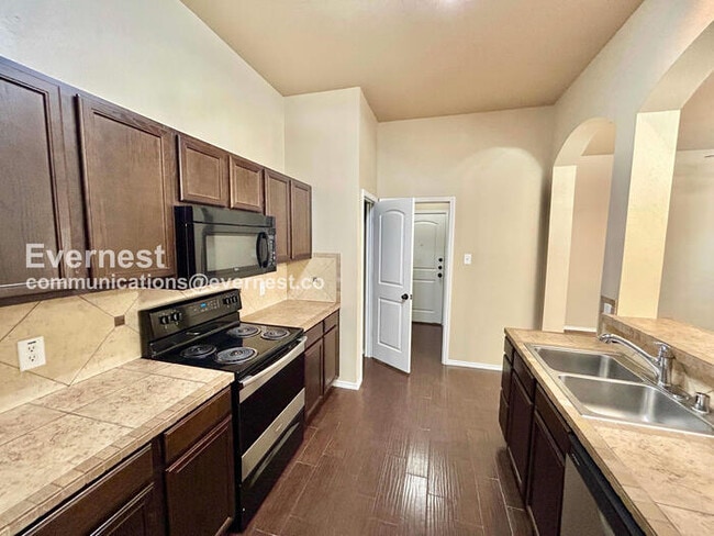 Photo - 3 Bed, 2 Bath Home with Fenced Yard & Garage / Pet-Friendly / Available Now!